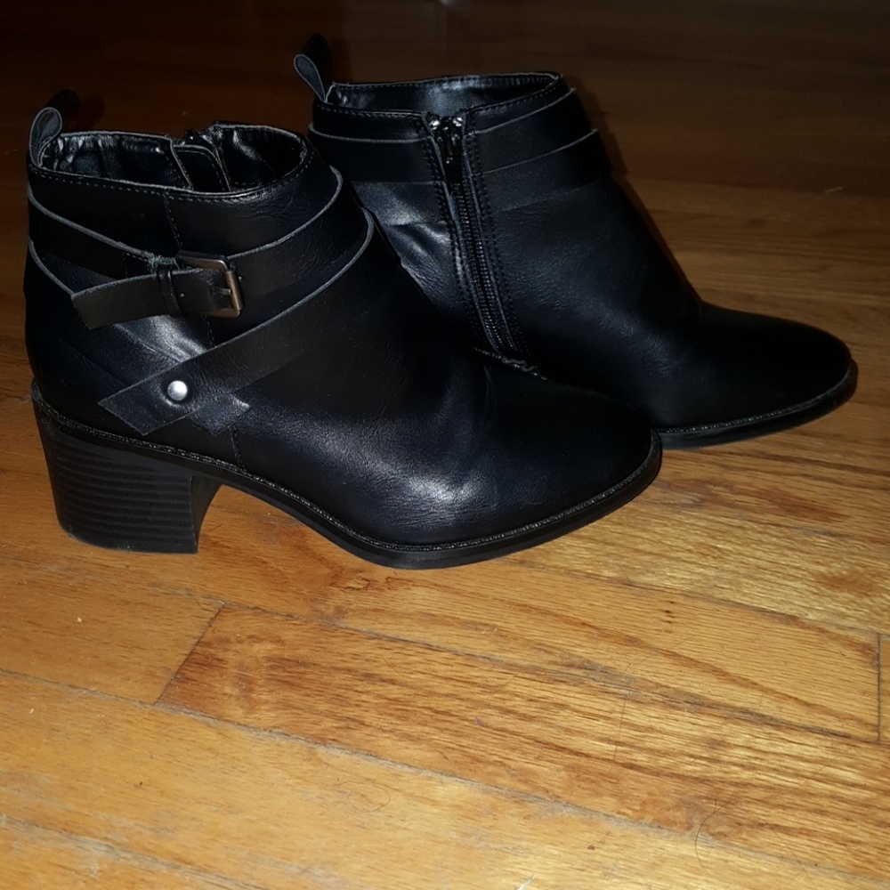 Forever 21: Black Ankle Booties
